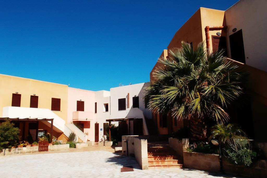 Casa Vacanze Di Anna E Selene Villa Favignana Exteriör bild