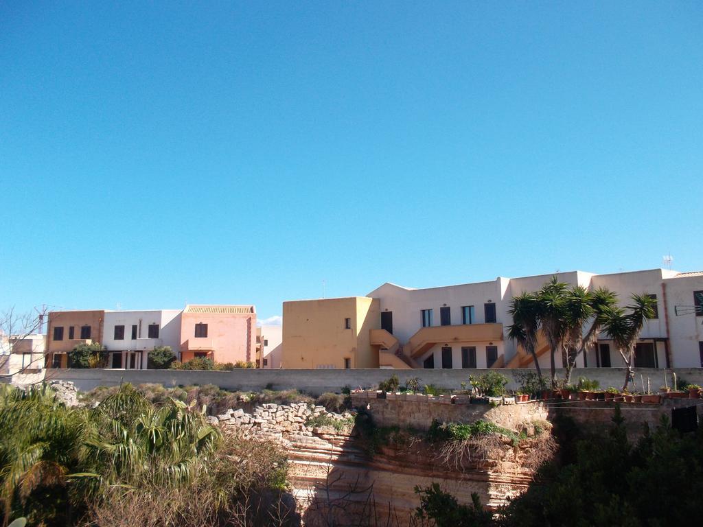 Casa Vacanze Di Anna E Selene Villa Favignana Exteriör bild